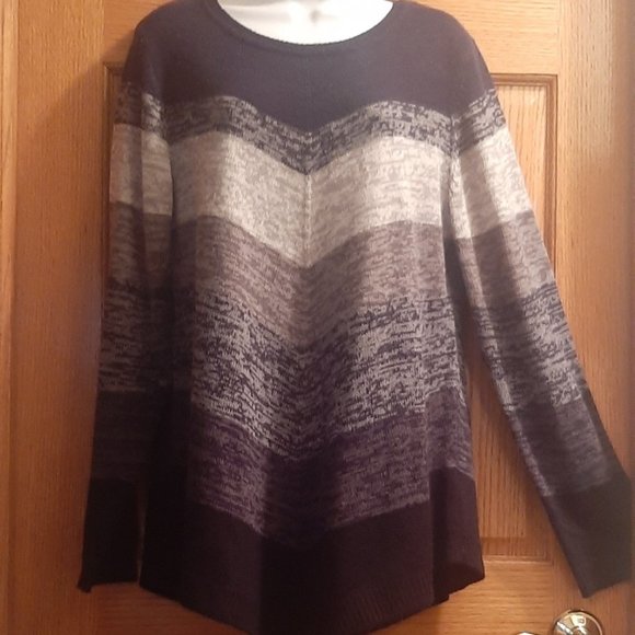 Lightweight Blue and Gray Sweater - Picture 6 of 6